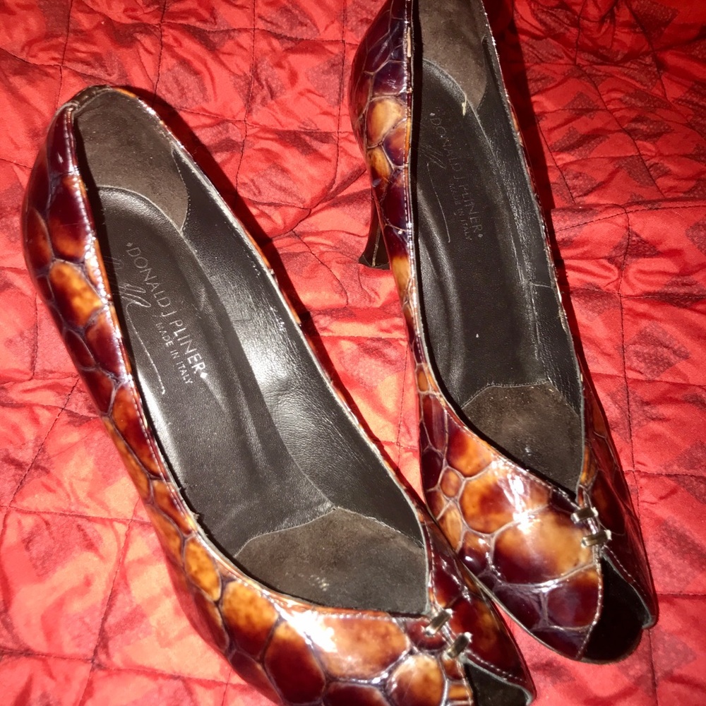 Donald J Pliner shoes. Beautiful new without tags